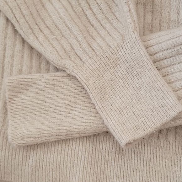H&M Soft Cozy Sweater Beige Woman Large Wool Blend Dropped Shoulder Crop… - Picture 7 of 8